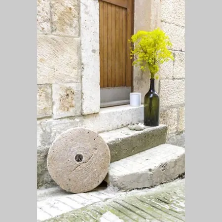 Antique House Nona Nika