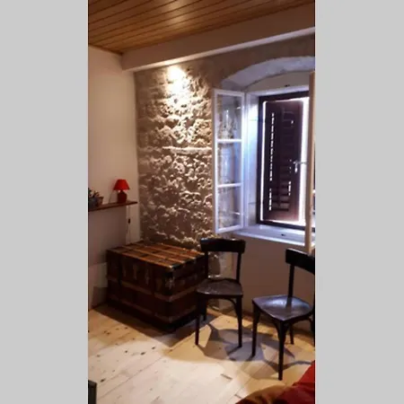 Holiday home Antique House Nona Nika *