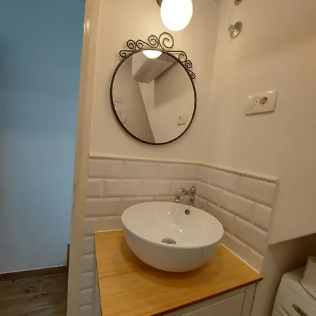 Holiday home Antique House Nona Nika